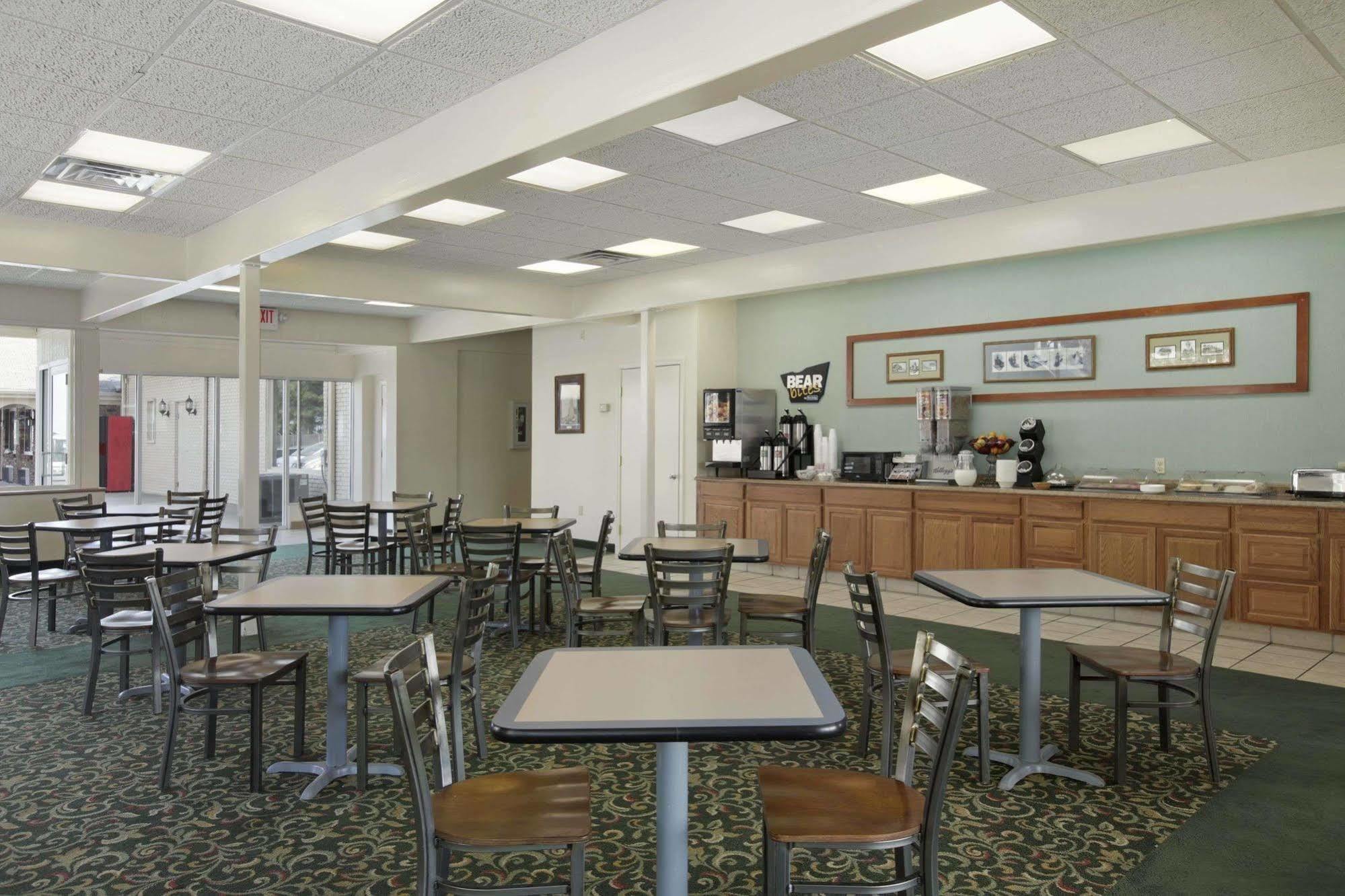 Fairfield By Marriott Port Clinton Waterfront Hotel Restaurant photo